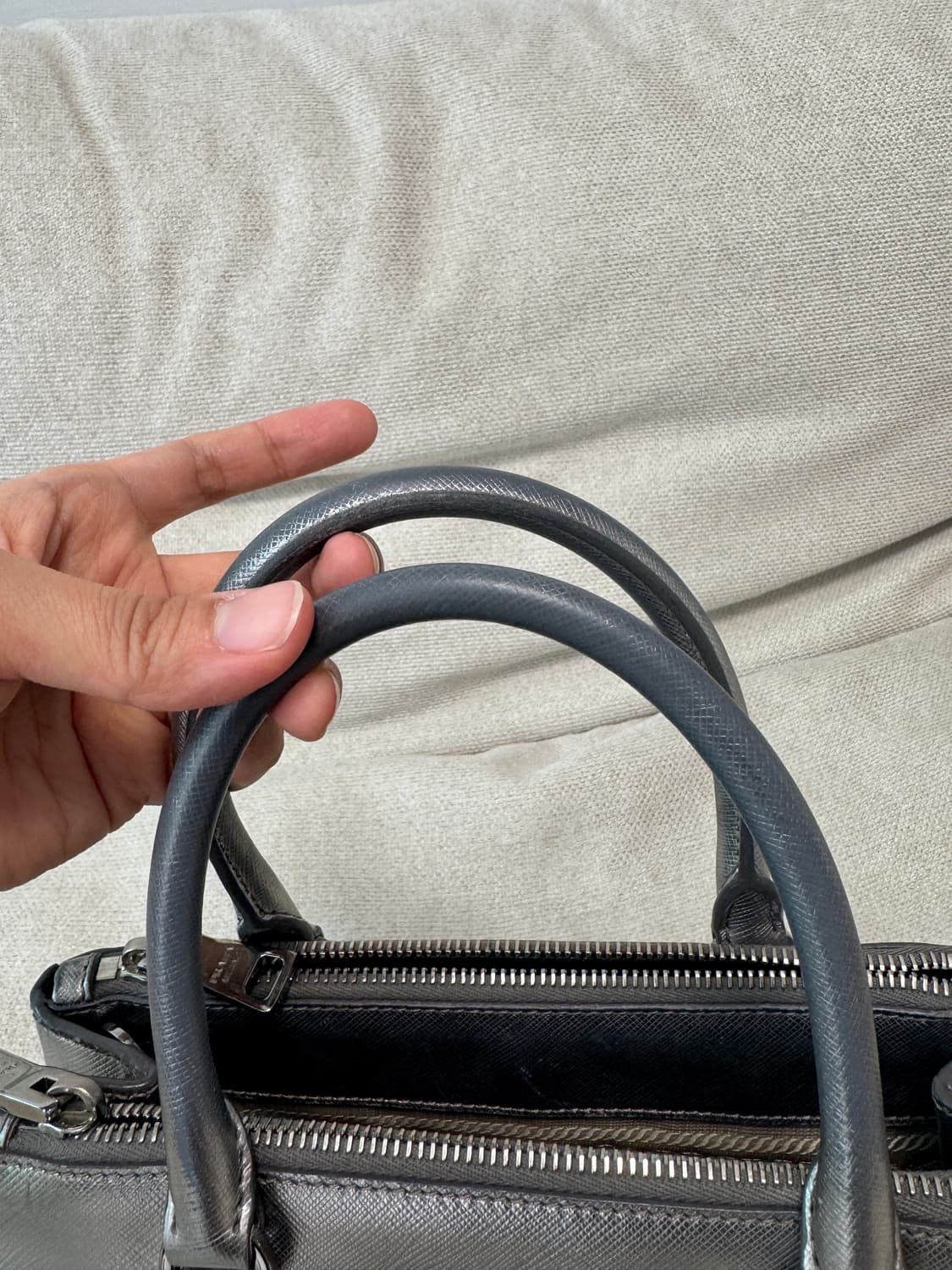 프라다 갤러리아백 실버컬러 스몰사이즈 상품이미지4