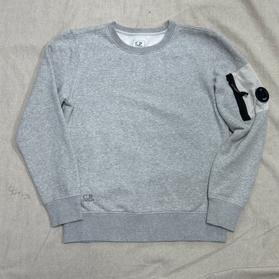 cp컴퍼니 자수 그레이 맨투맨 95 상품이미지1