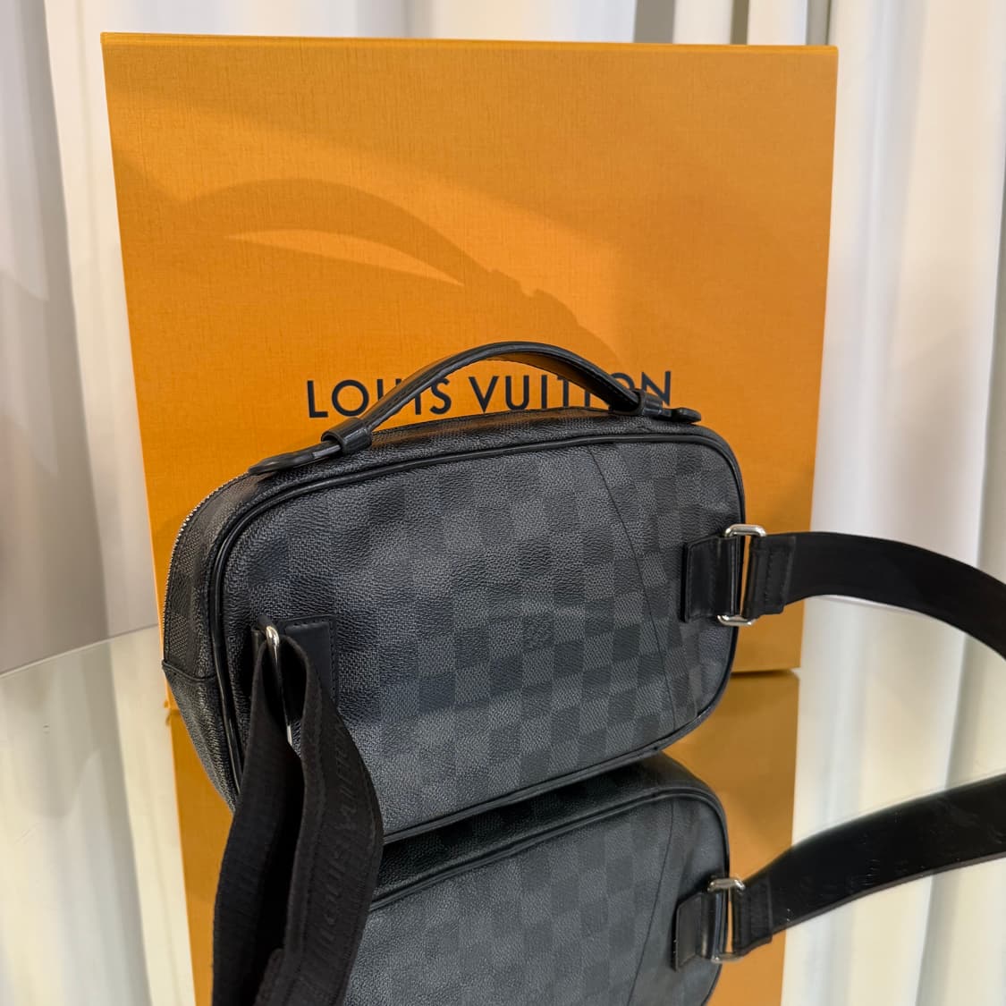 루이비통 다미에 그라파이트 앰블러 힙색 크로스백  상품이미지5