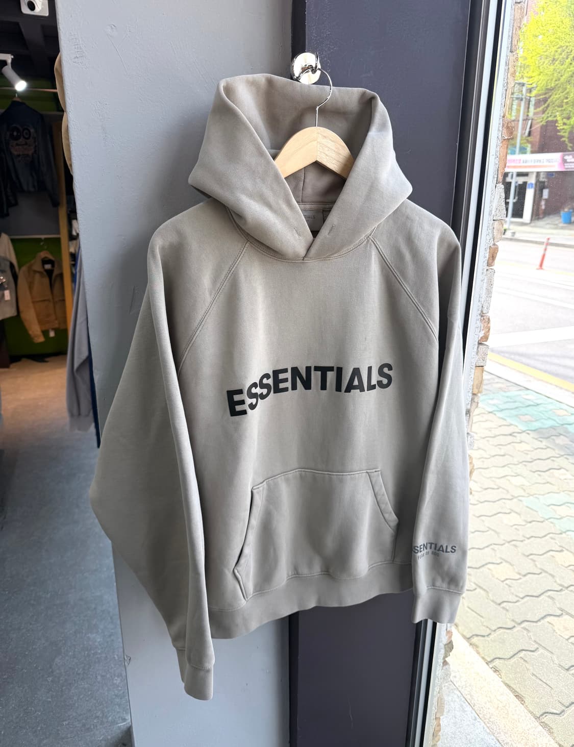 M/ 피어오브갓 에센셜 프론트로고 기모 후드티 상품이미지3