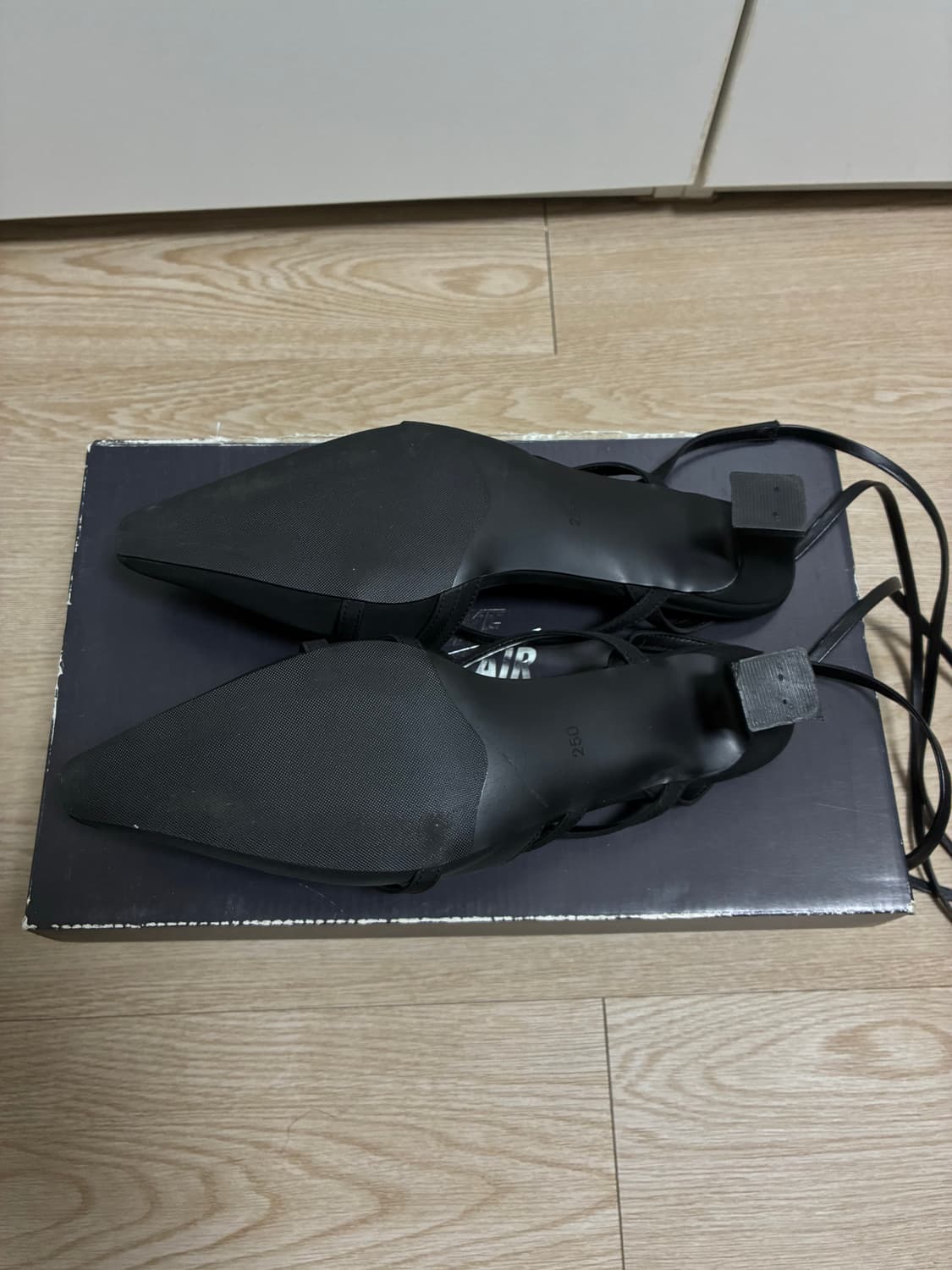 마뗑킴 스틸레토 스트랩 힐-블랙250 상품이미지5