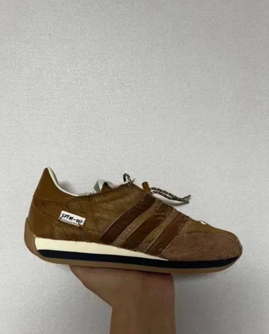 [255] 아디다스 송 포 더 뮤트 컨트리 OG 브론즈 브라운 송포뮤 상품이미지1