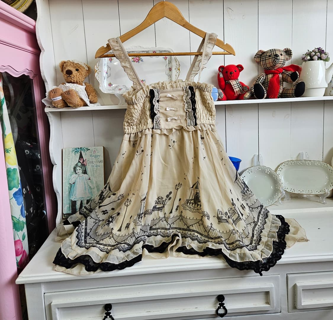 0327(Axes Femme) 놀이공원 프린트 셔링 점퍼원피스 상품이미지1