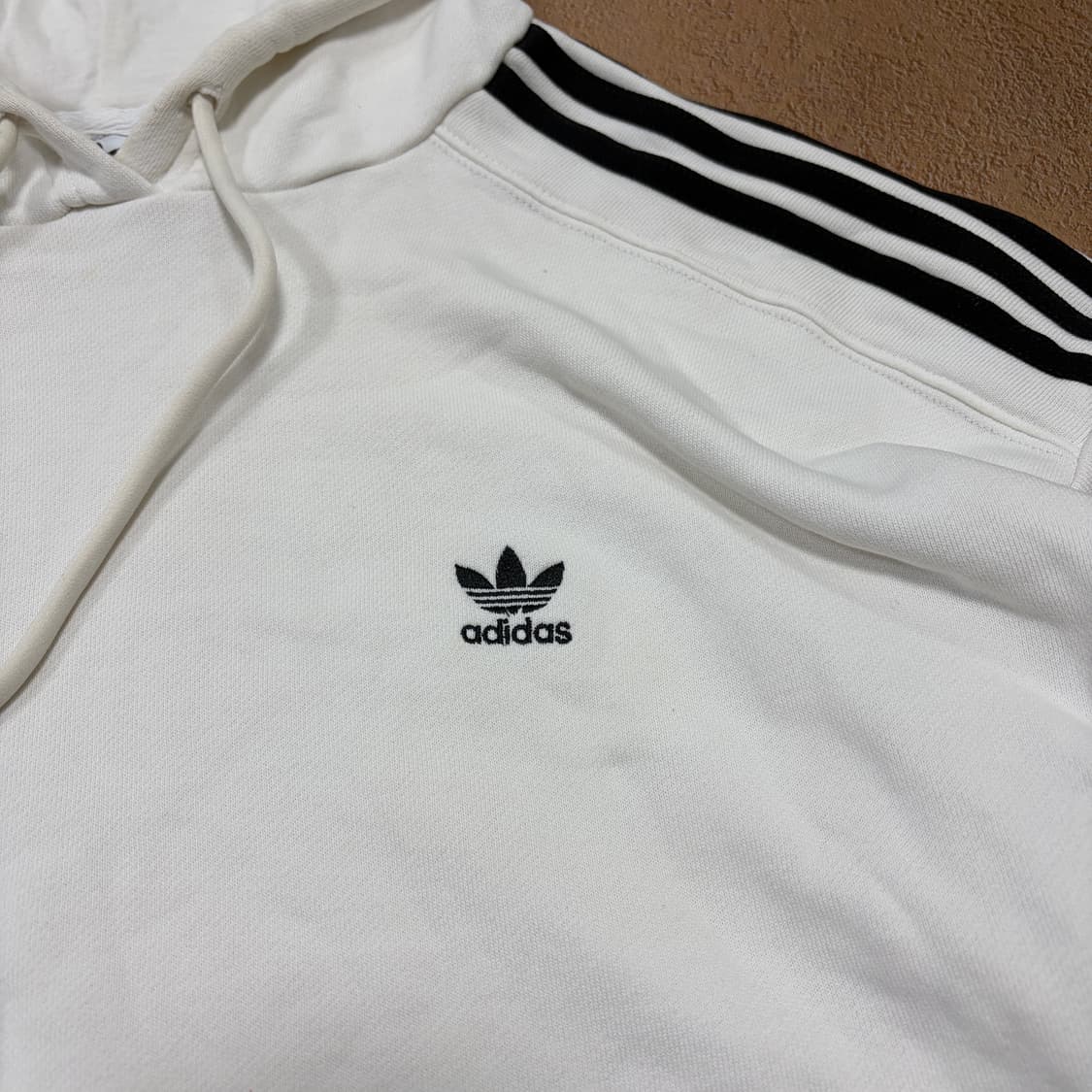 (W)아디다스 화이트 크롭 후드티 상품이미지2
