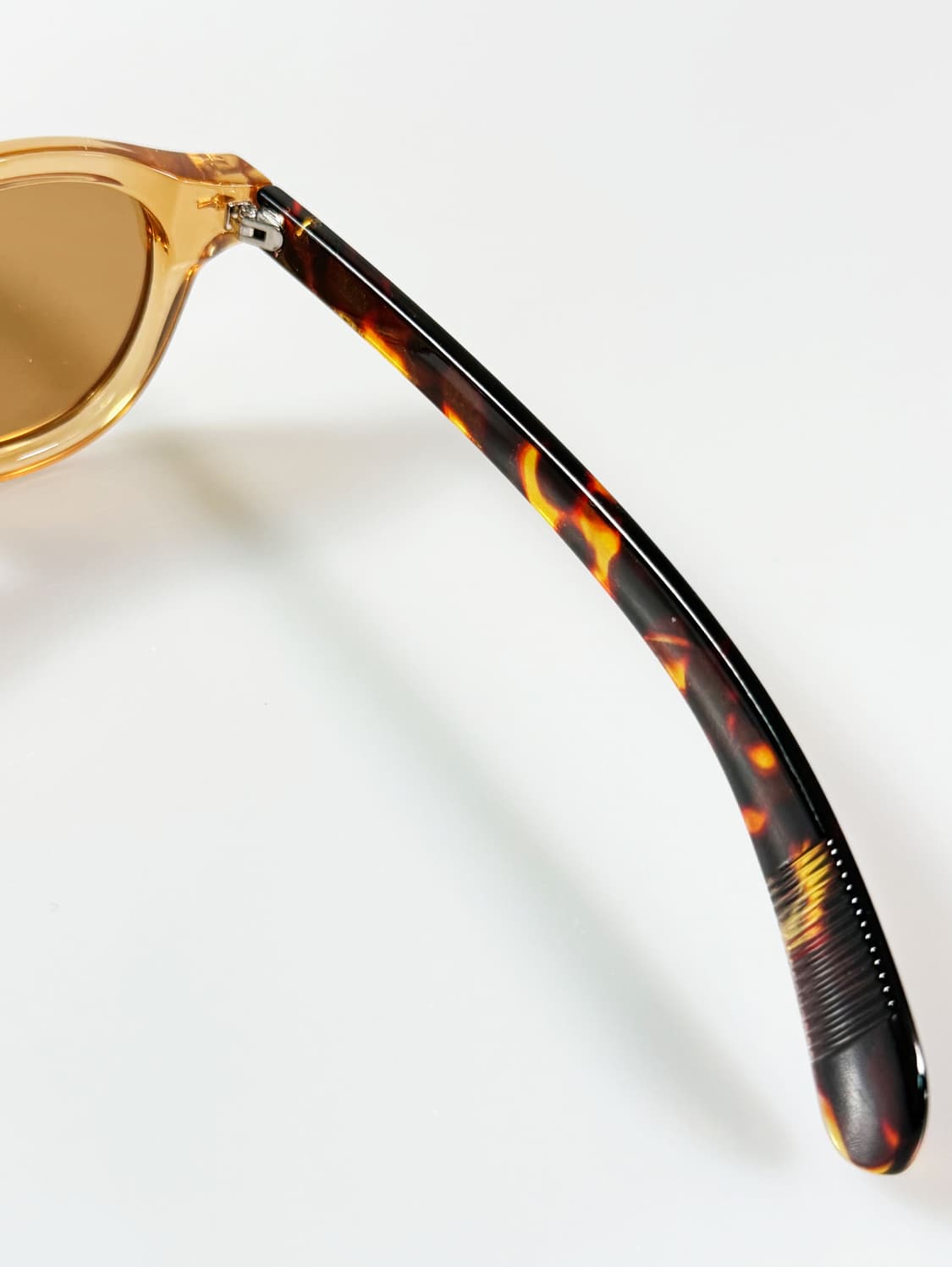 볼드 라운드 투명 엠버 프레임 빈티지 틴트 선글라스 상품이미지6