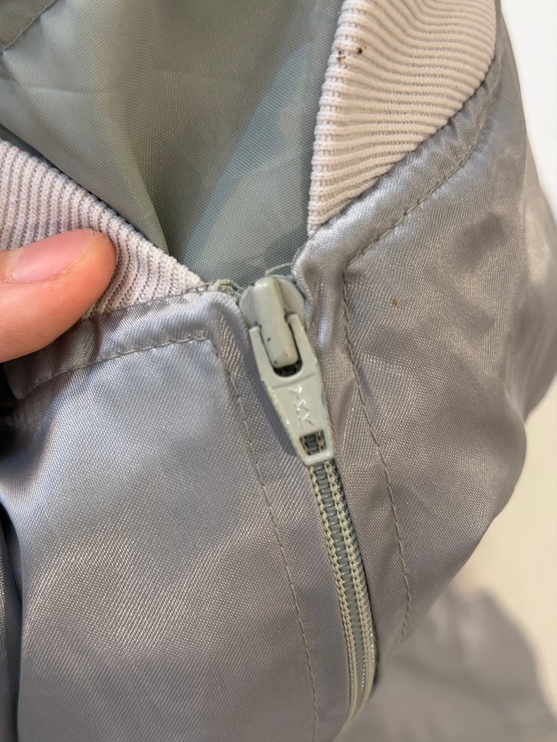 90s USA MADE 빈티지 새틴 봄버자켓 실버 상품이미지4