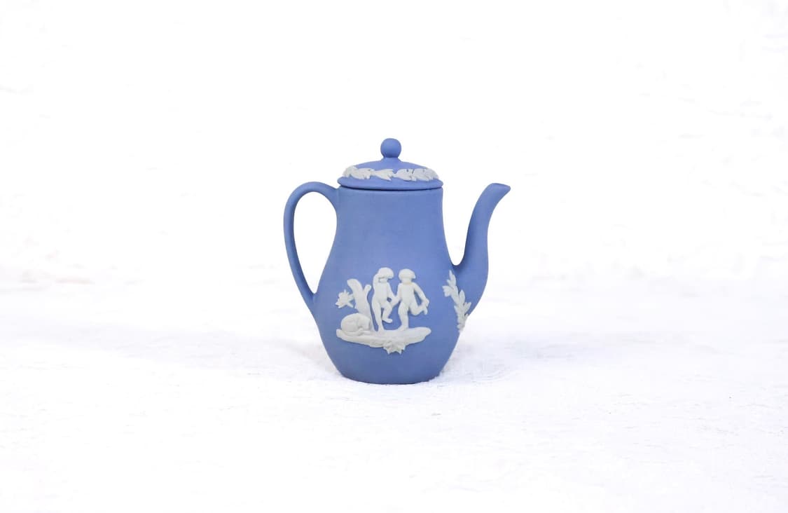 [영국앤틱]웨지우드 제스퍼웨어 페일블루 미니어처 커피팟 상품이미지3