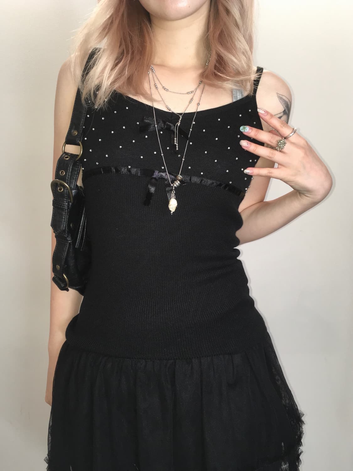 black ribbon pearl sleeveless 상품이미지1