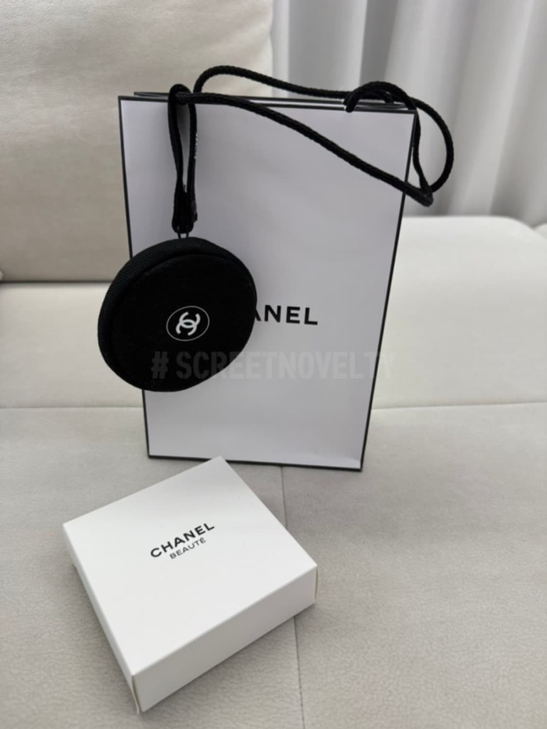 샤넬뷰티  블랙원형 미니파우치 동전지갑 스트랩  상품이미지5