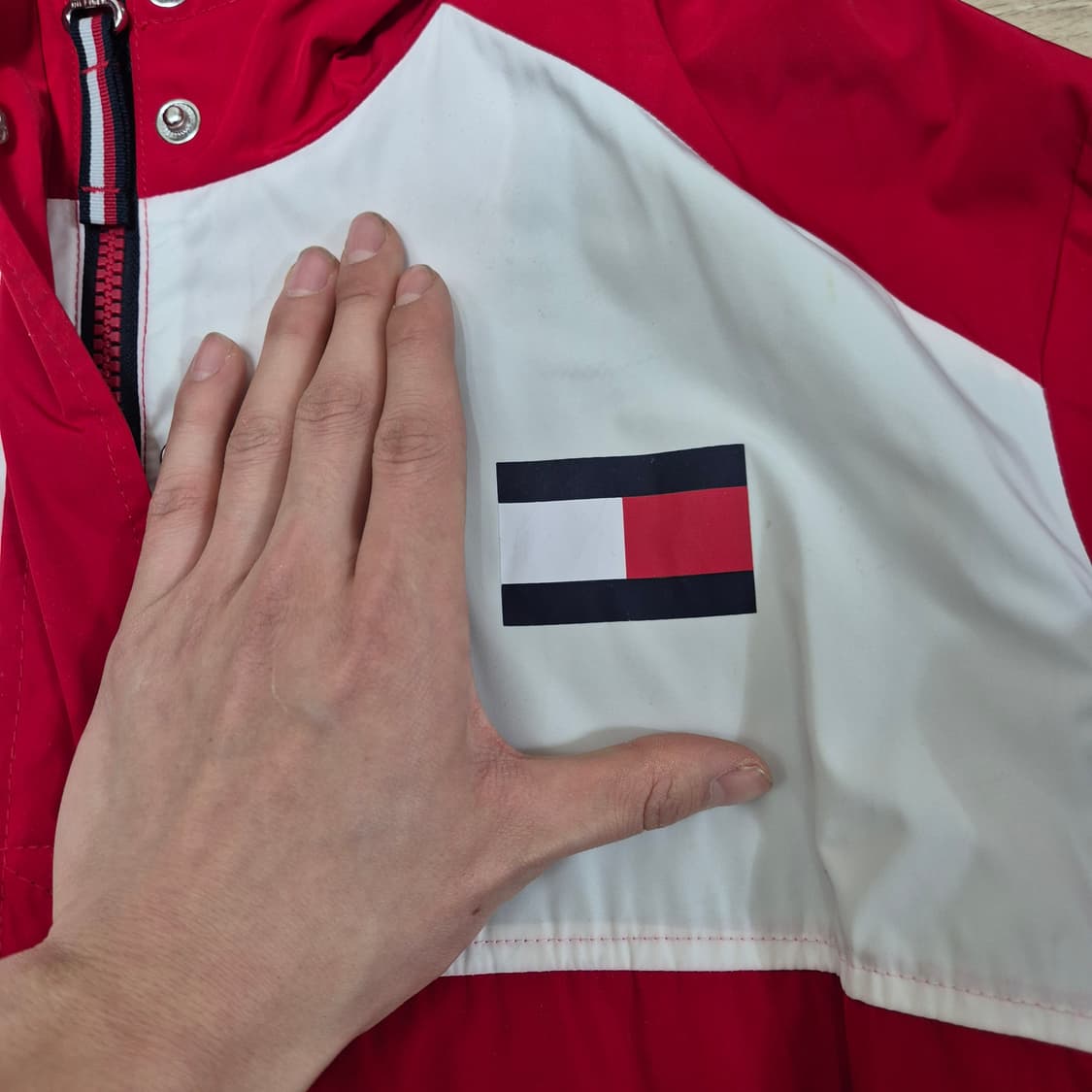 타미힐피거 빅로고 사이드 레터링 아노락 후드 바람막이 XS(85) 상품이미지4