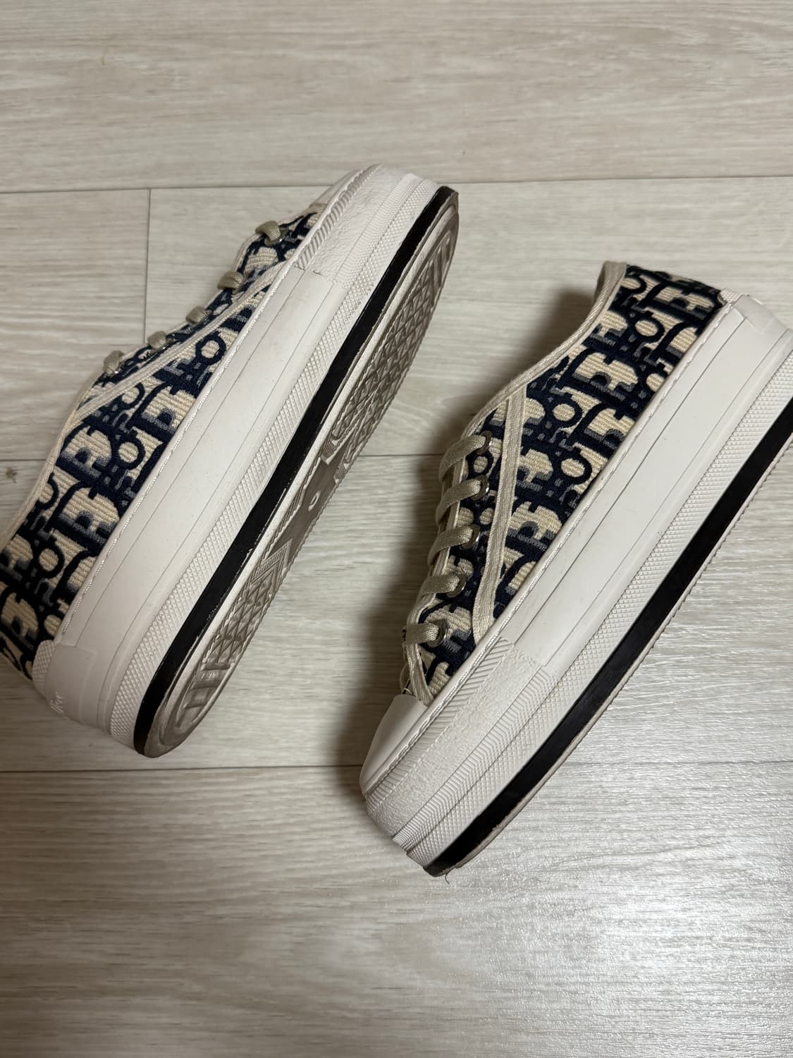 디올 플랫폼 스니커즈 상품이미지3