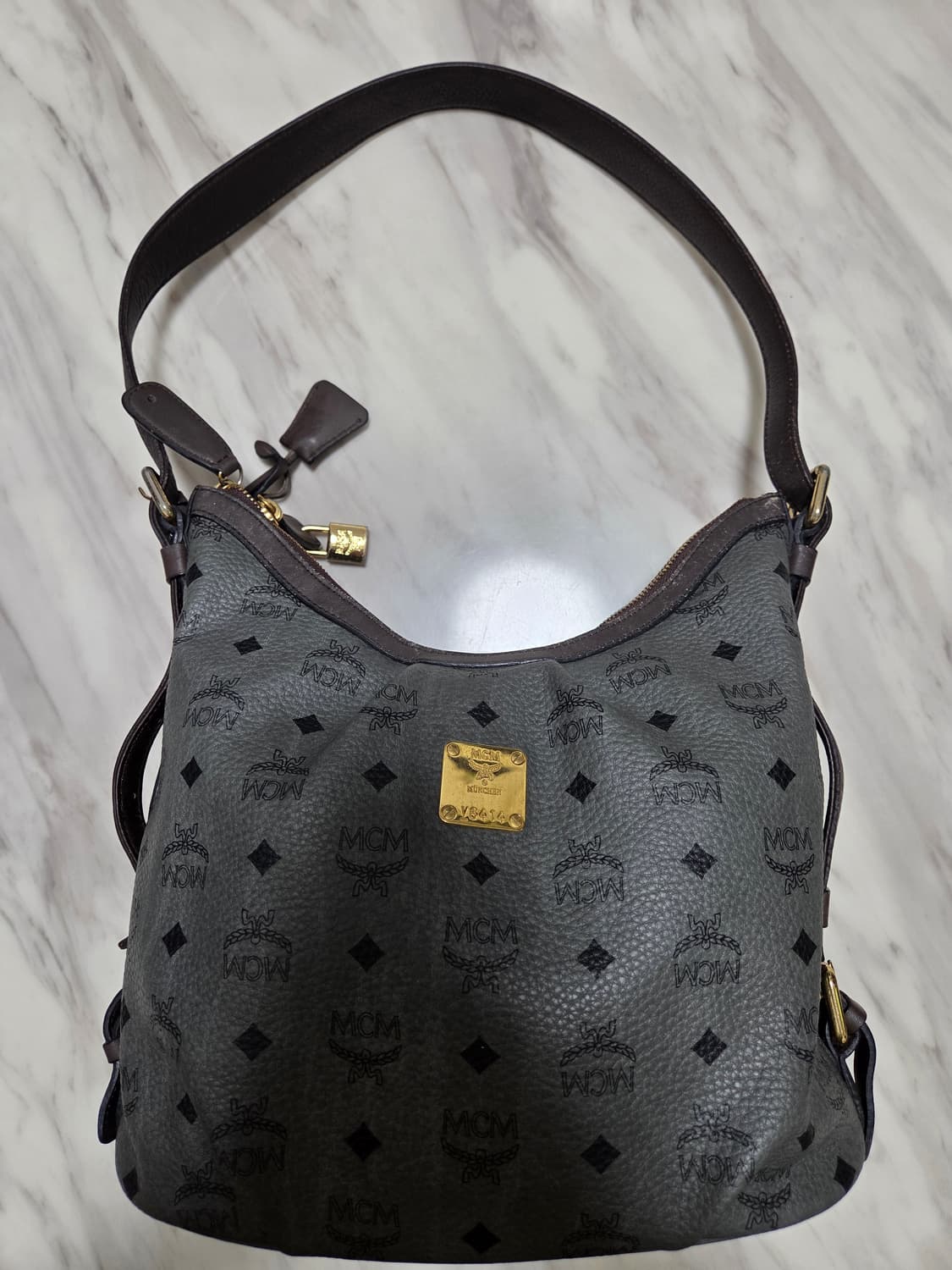 MCM 비세토스 그레이 호보백 상품이미지1