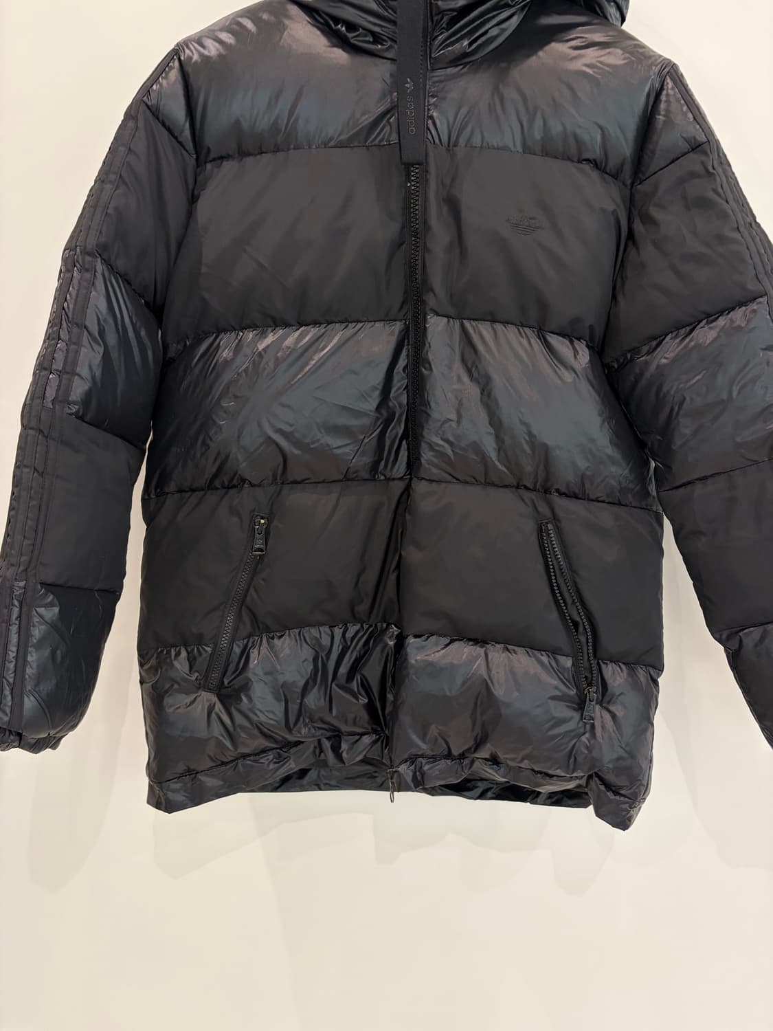 아디다스 블랙유광패딩  상품이미지3