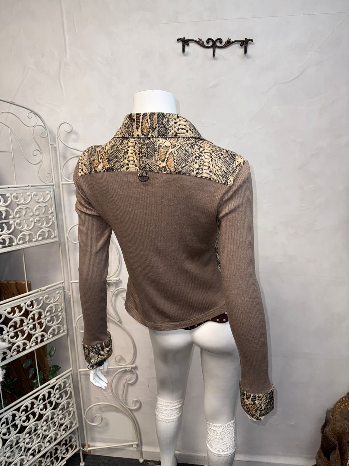 Beige brown python detail knit zipup 상품이미지5