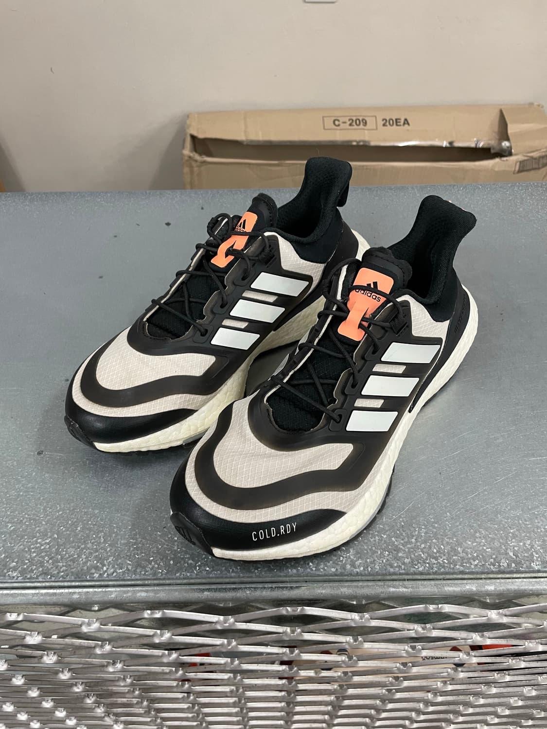 아디다스 울트라부스트 22 콜드 235 상품이미지2