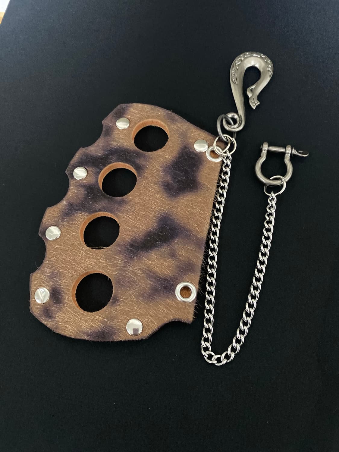 레오파드 너클 키체인 상품이미지1