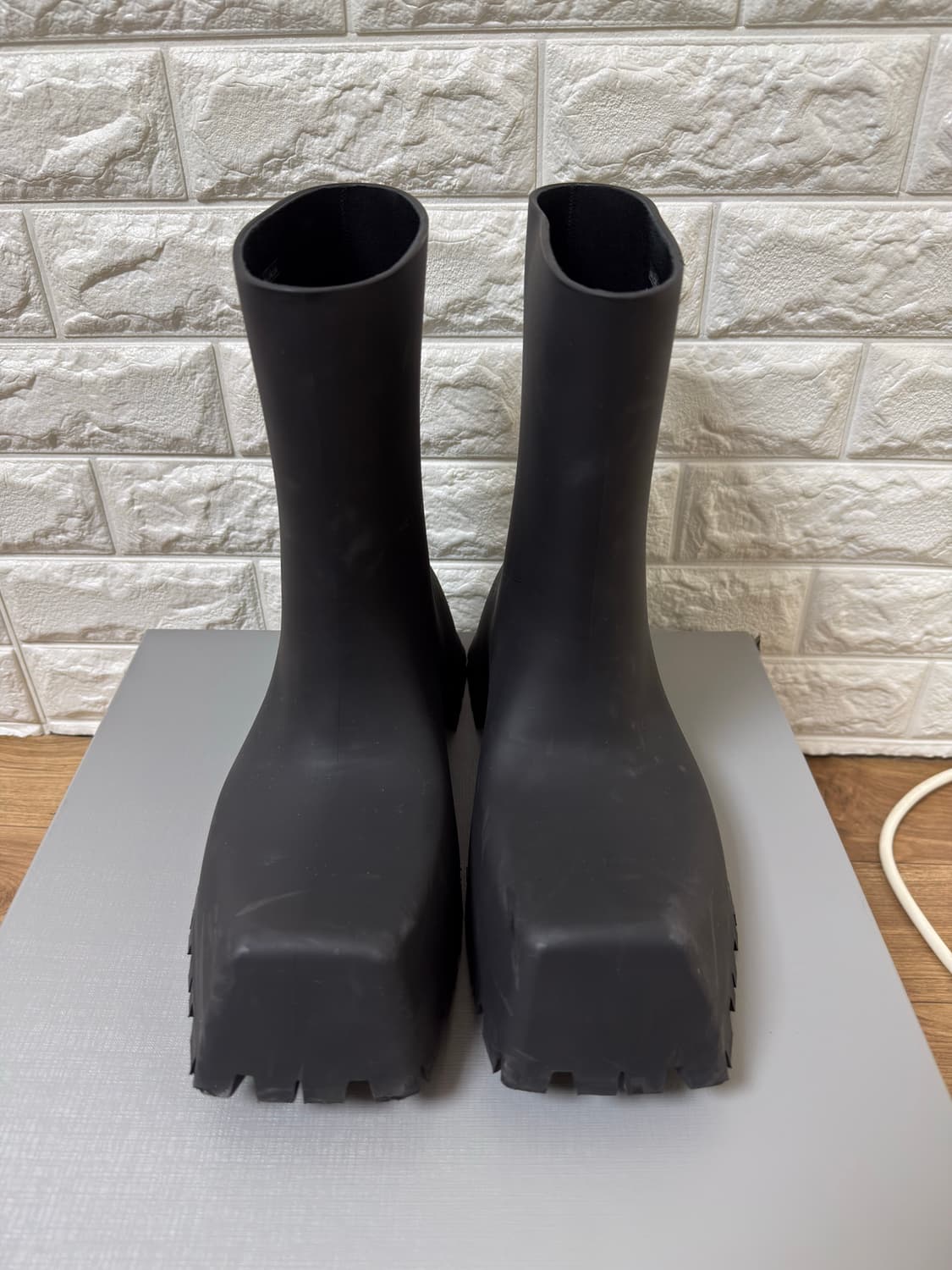 발렌시아가 트루퍼 러버 부츠 블랙 상품이미지3