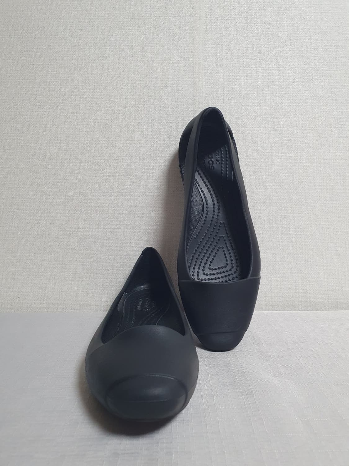 240mm 크록스 샌들 시에나 플랫 슈즈 블랙  W7 상품이미지2