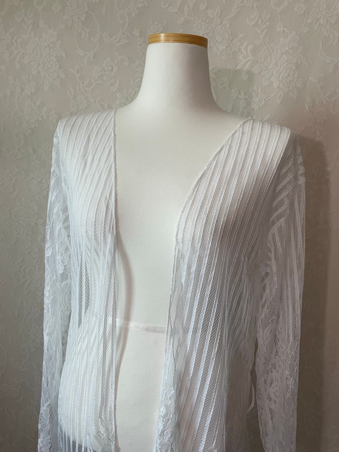     화이트 플리츠 레이스 롱 로브 가디건 상품이미지2