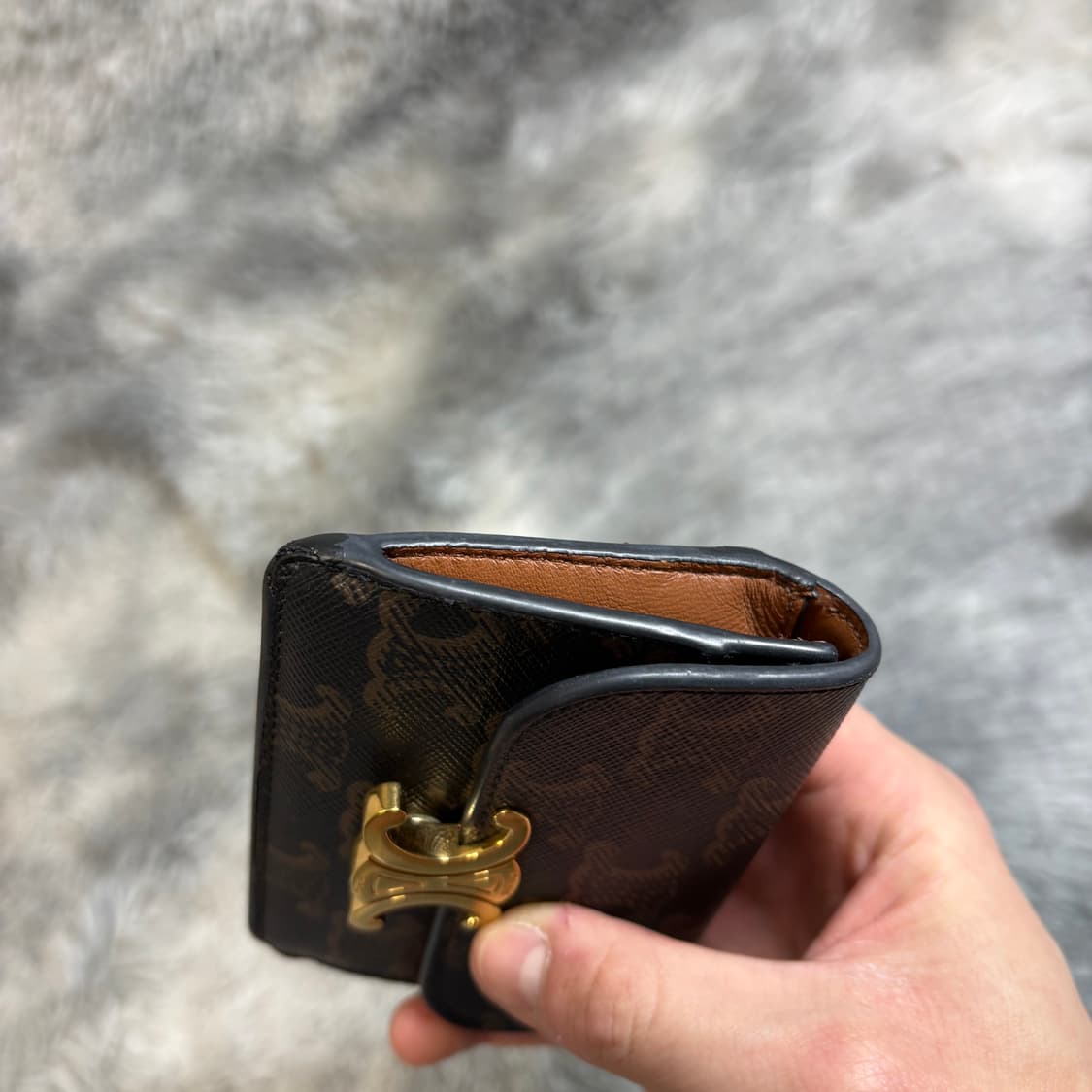 셀린느 트리옹프 플랩 카드지갑 상품이미지4