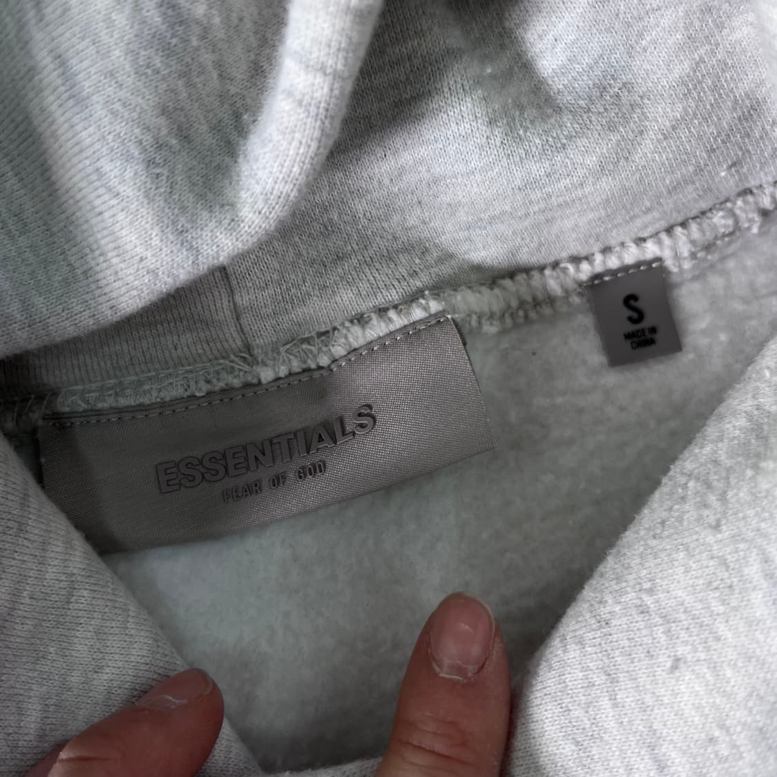 100 피오갓 에센셜 백로고 후드티 상품이미지4