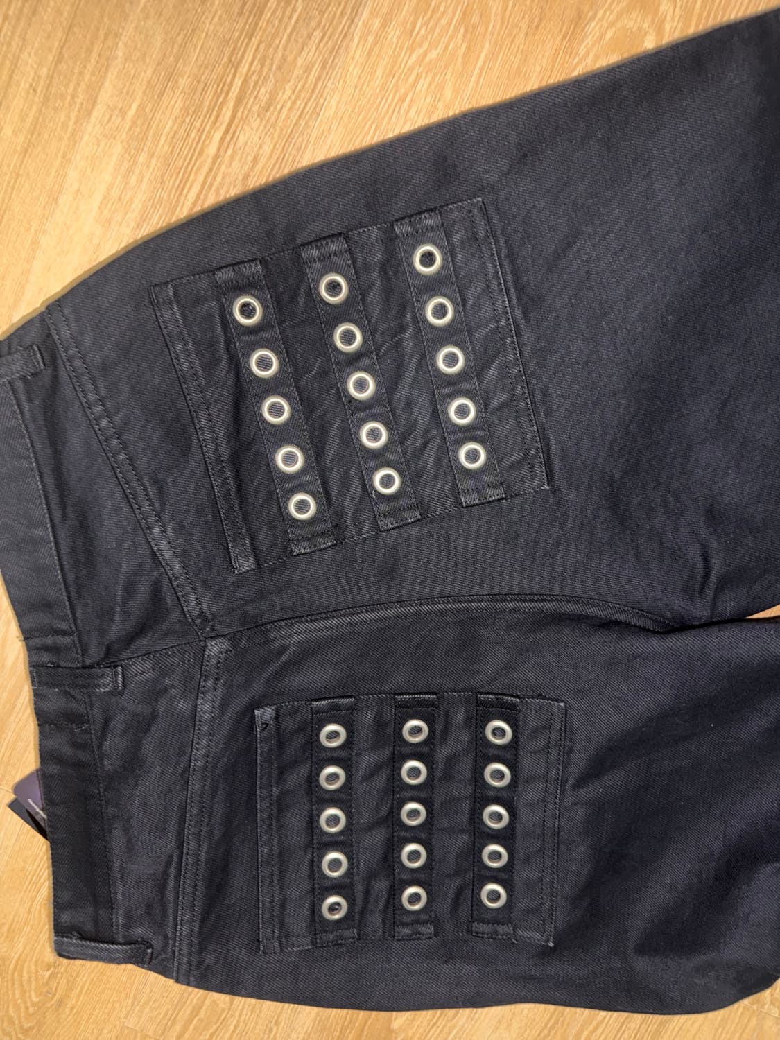 B.access [Eyelet Button Black Jeans]  상품이미지4