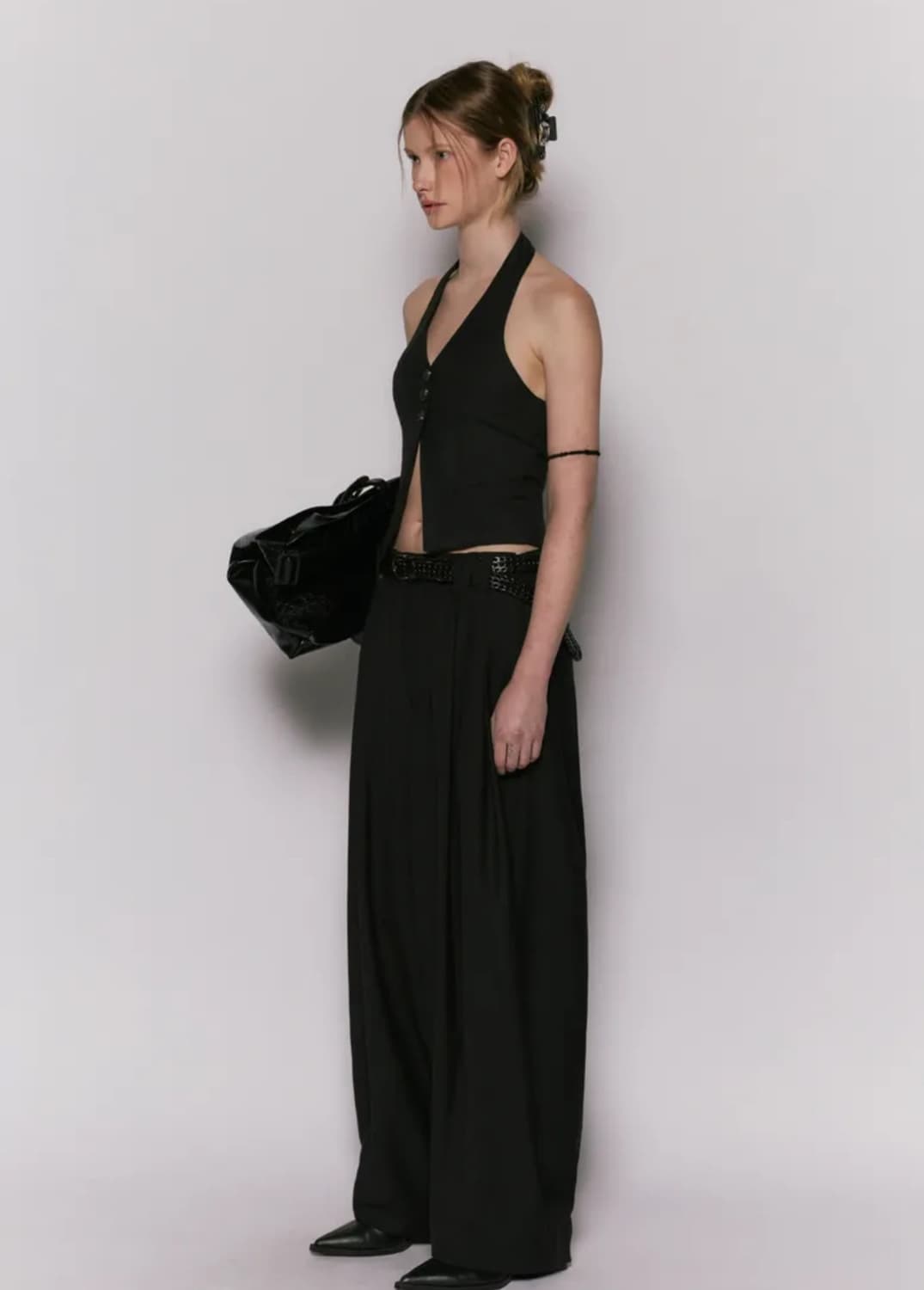 Evelyn halter neck vest black 상품이미지3