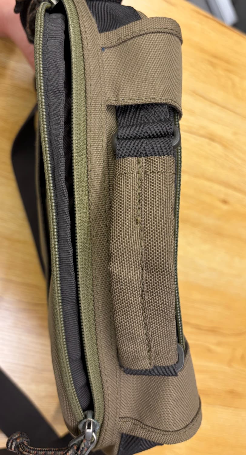 컬럼비아 크로스백 카키 상품이미지5