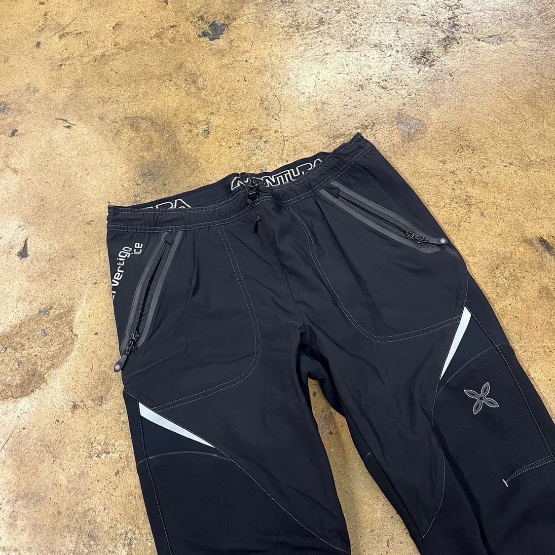 [정품/M] 몬츄라 기능성 트래킹 팬츠 b14 상품이미지1