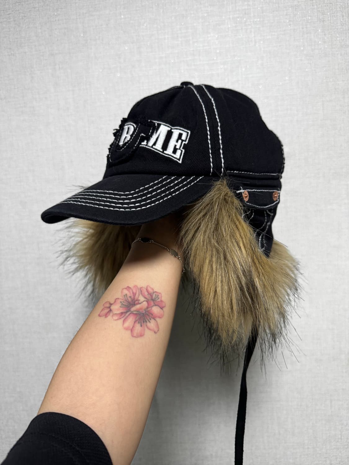 슈프림 x 트루릴리전 이어플랩 5-패널 블랙 - 25FW 상품이미지2