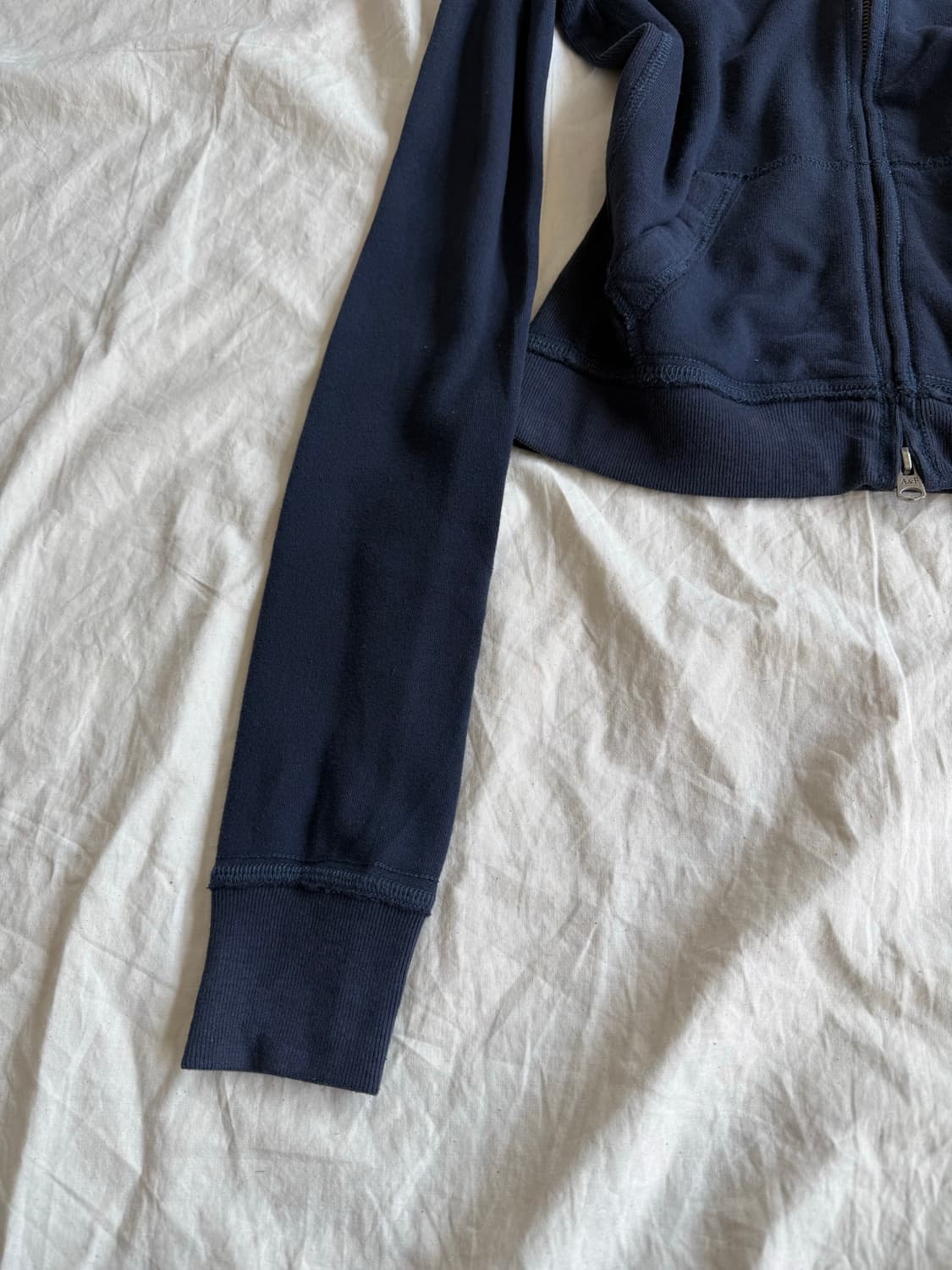 네이비 아베크롬비 y2k 2000’s 세미크롭 딱붙 투웨이집업 상품이미지2