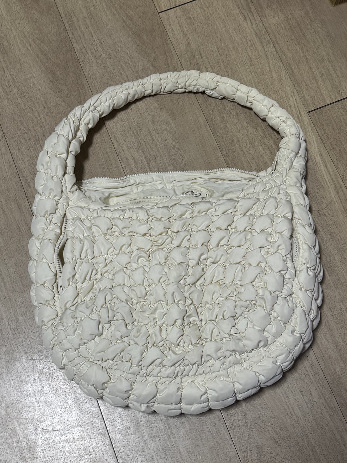 코스 퀄티트 오버사이즈 크로스백 크림 상품이미지1