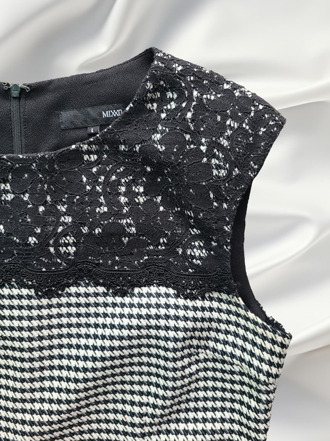 MIXXO 미쏘 블랙 레이스 배색 하운드투스 원피스 상품이미지2