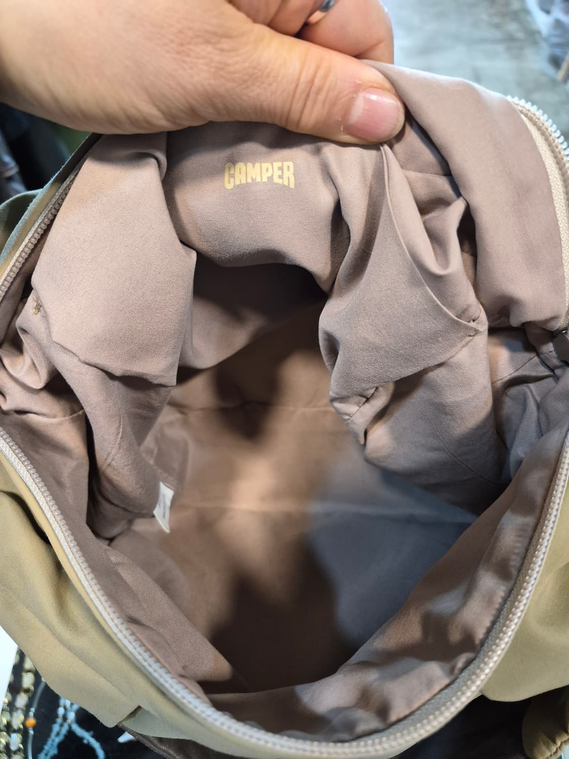 캠퍼 베이지 숄더백 상품이미지5