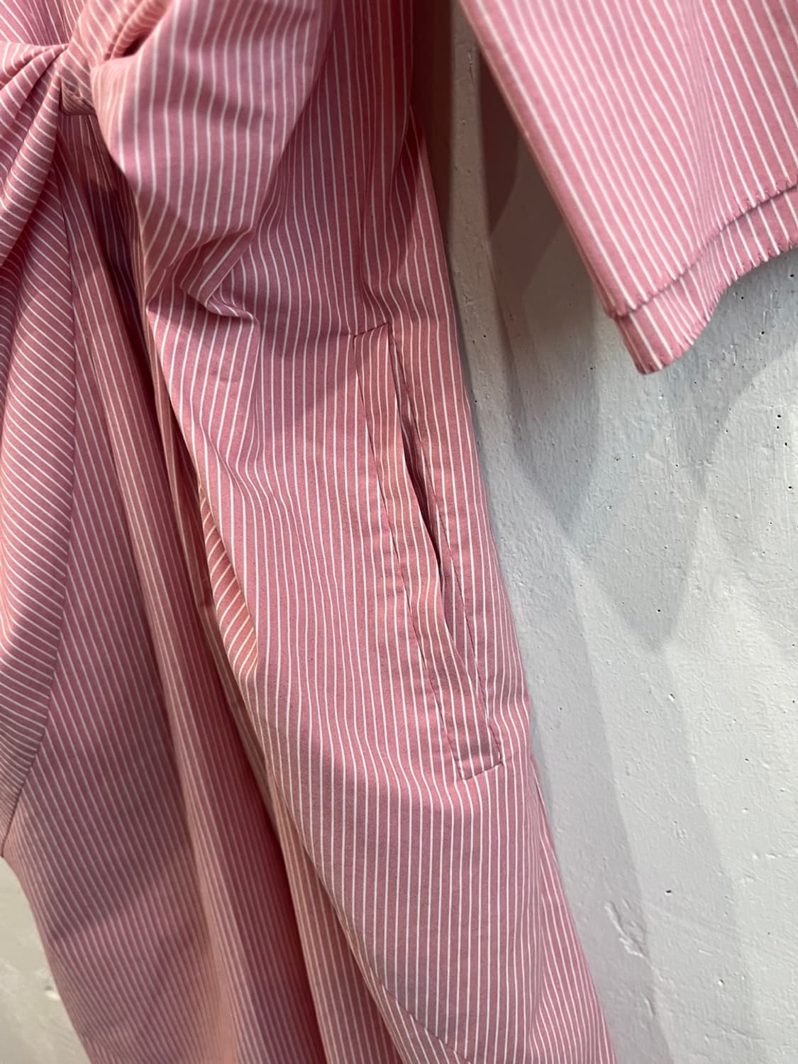 온앤온 스트라이프 꼬임 원피스 상품이미지4