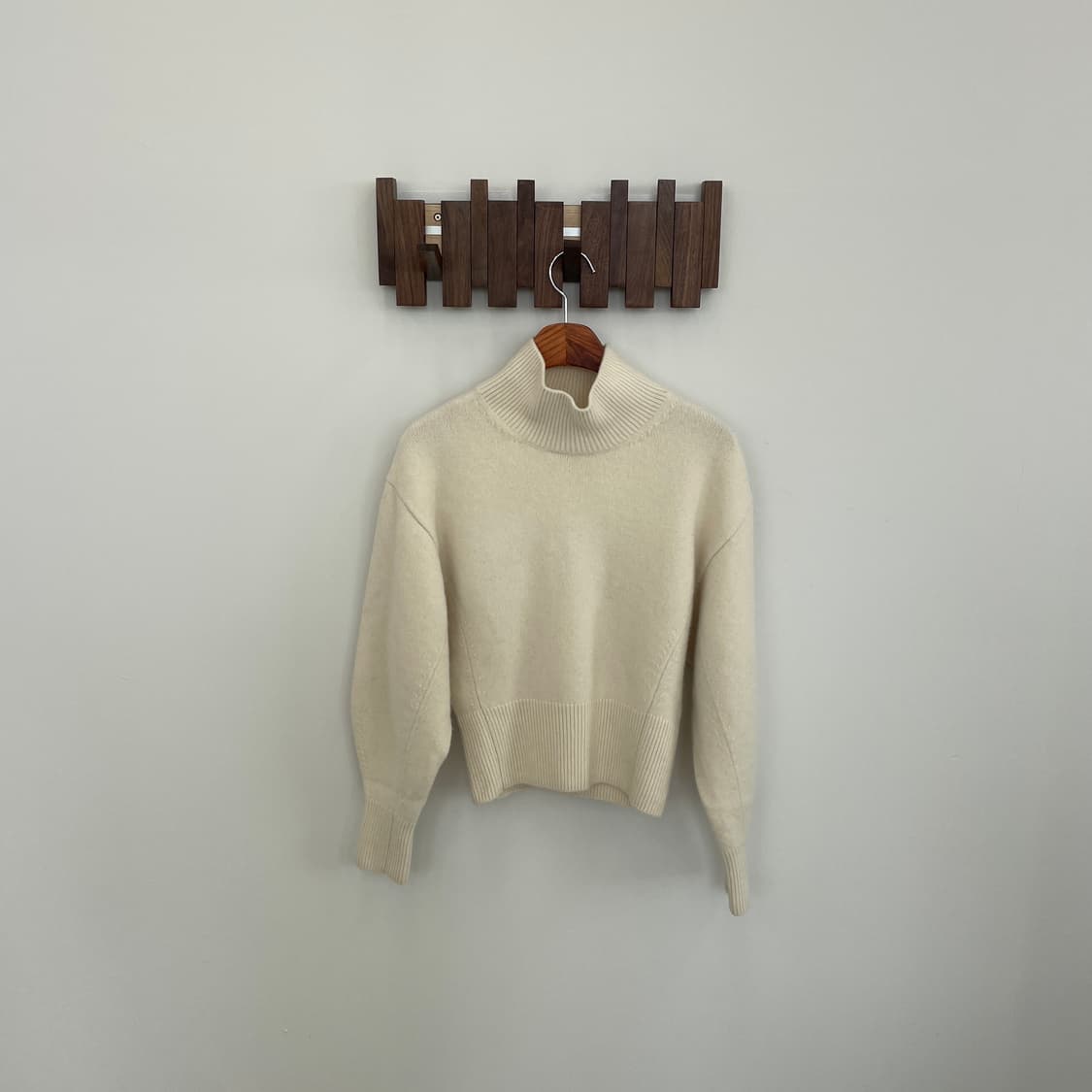 코스 하프넥 크롭 니트 상품이미지1