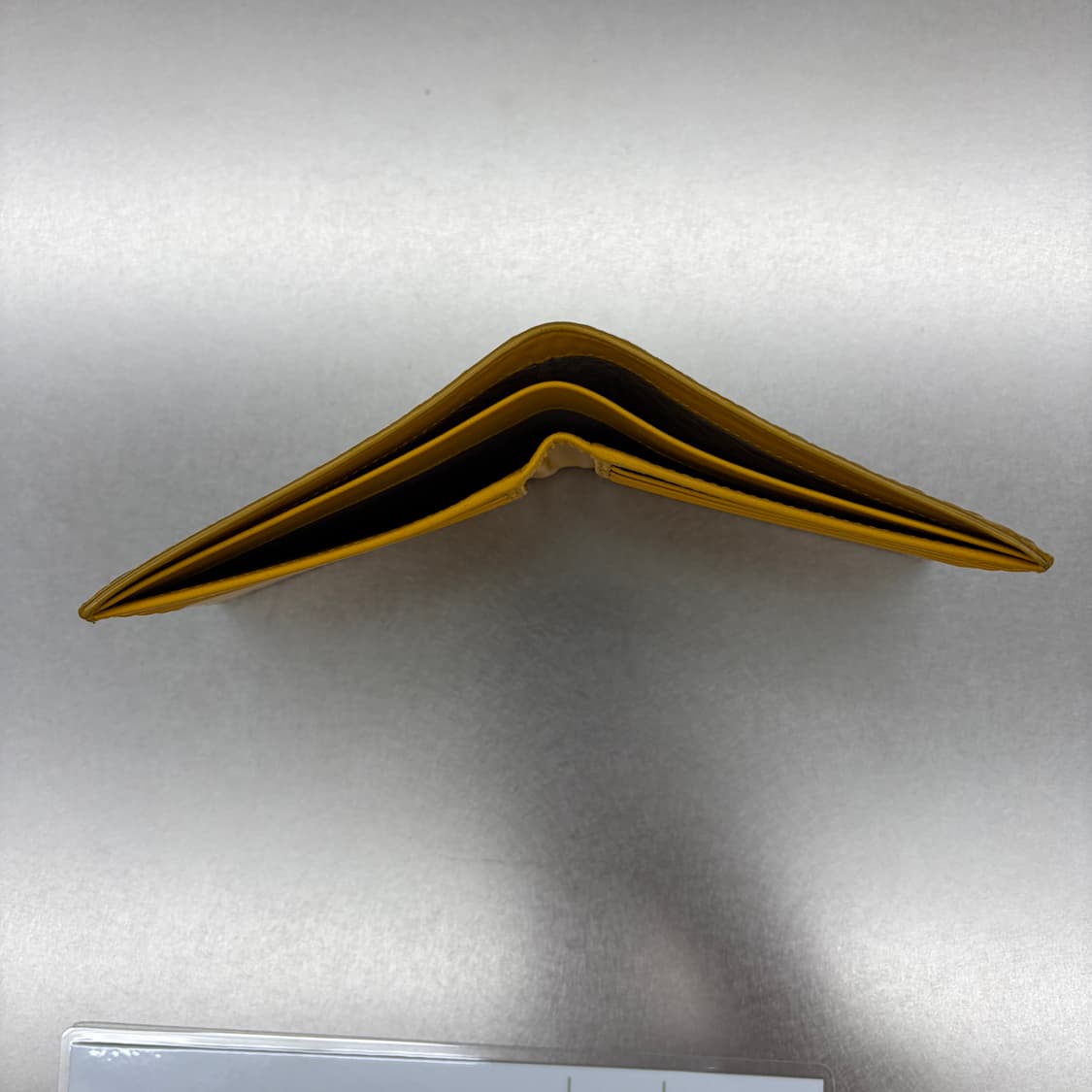 보테가베네타 인트레치아토 옐로우 남성 반지갑 상품이미지4