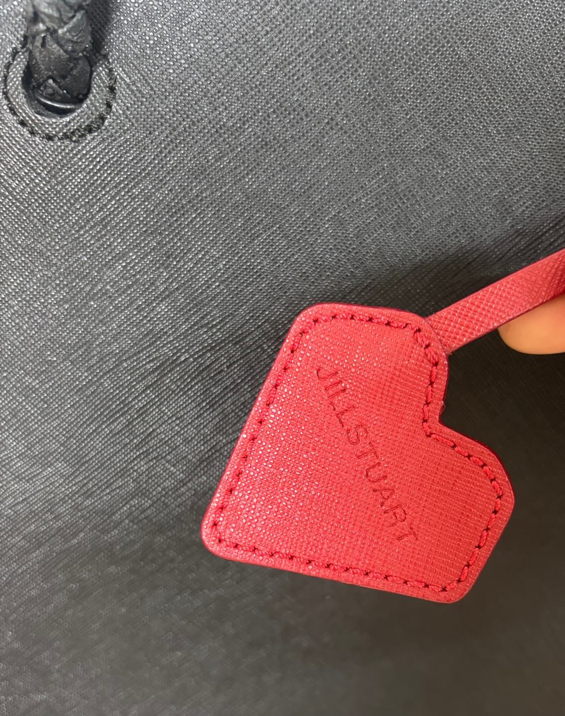 질스튜어트 블랙 쇼퍼백 하트참 장식 상품이미지3