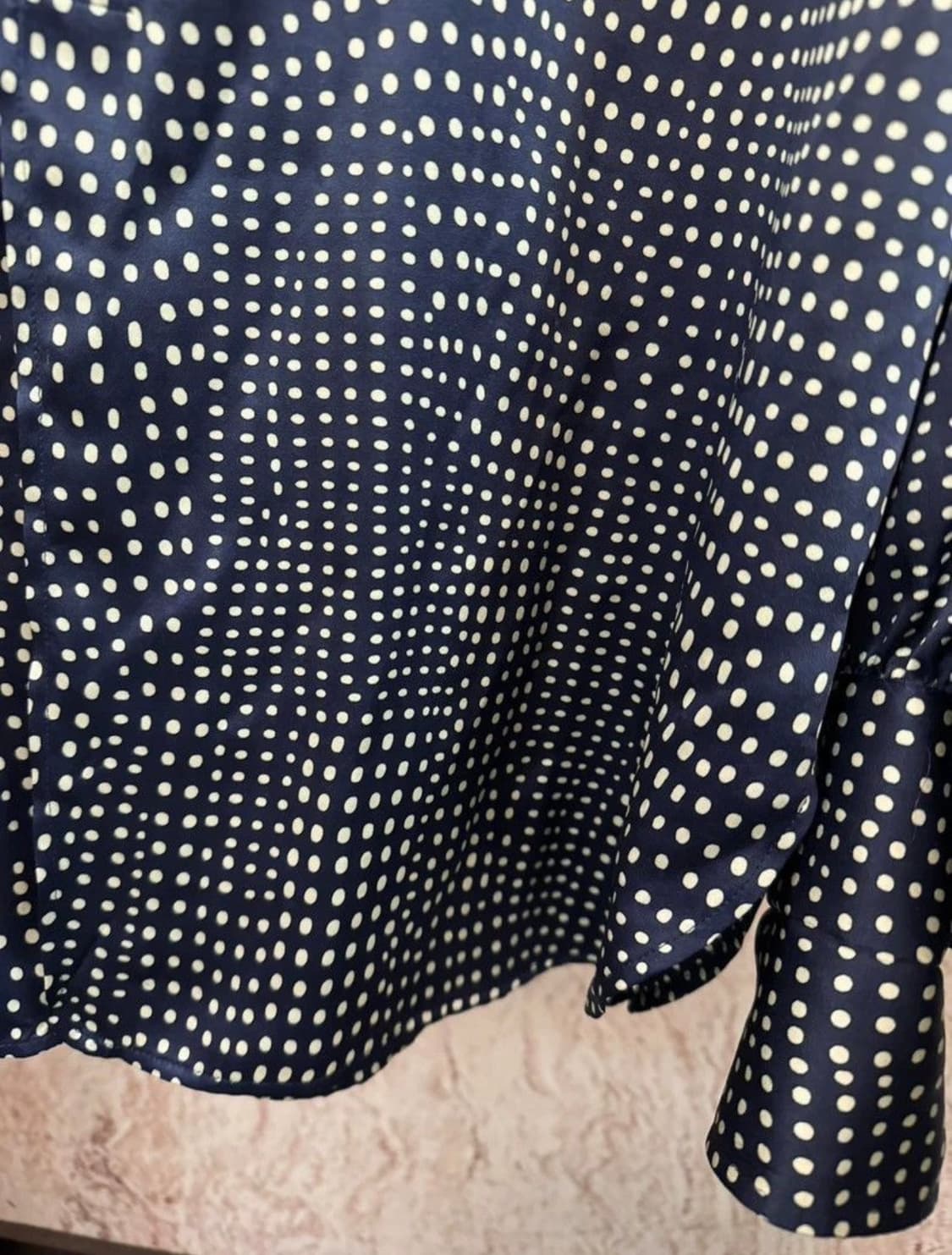 [BTS 지민님 착용] 생로랑 21ss 실크 새틴 네이비 폴카닷 셔츠 상품이미지6