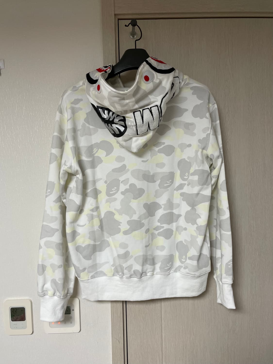 베이프 샤크후드 화이트 상품이미지2