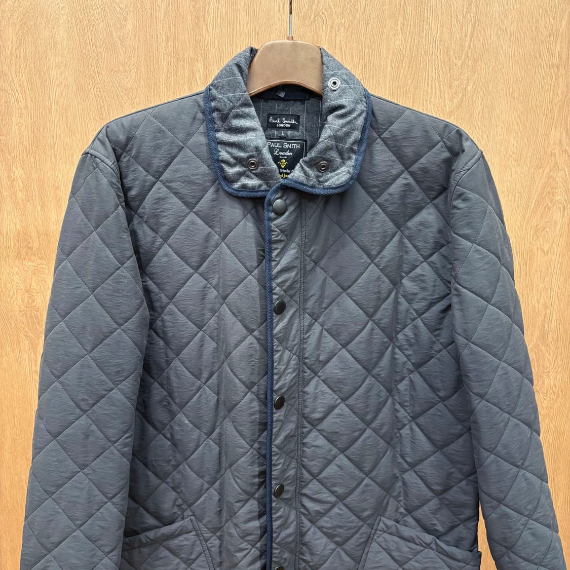 폴스미스 런던 클래식 올 웨더 퀄팅 자켓 사선 포켓 버튼 디테일 차콜 상품이미지4