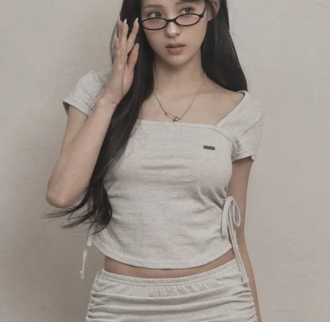 카키포인트 리본 셔링 탑 스커트 셋업 세트 상품이미지1