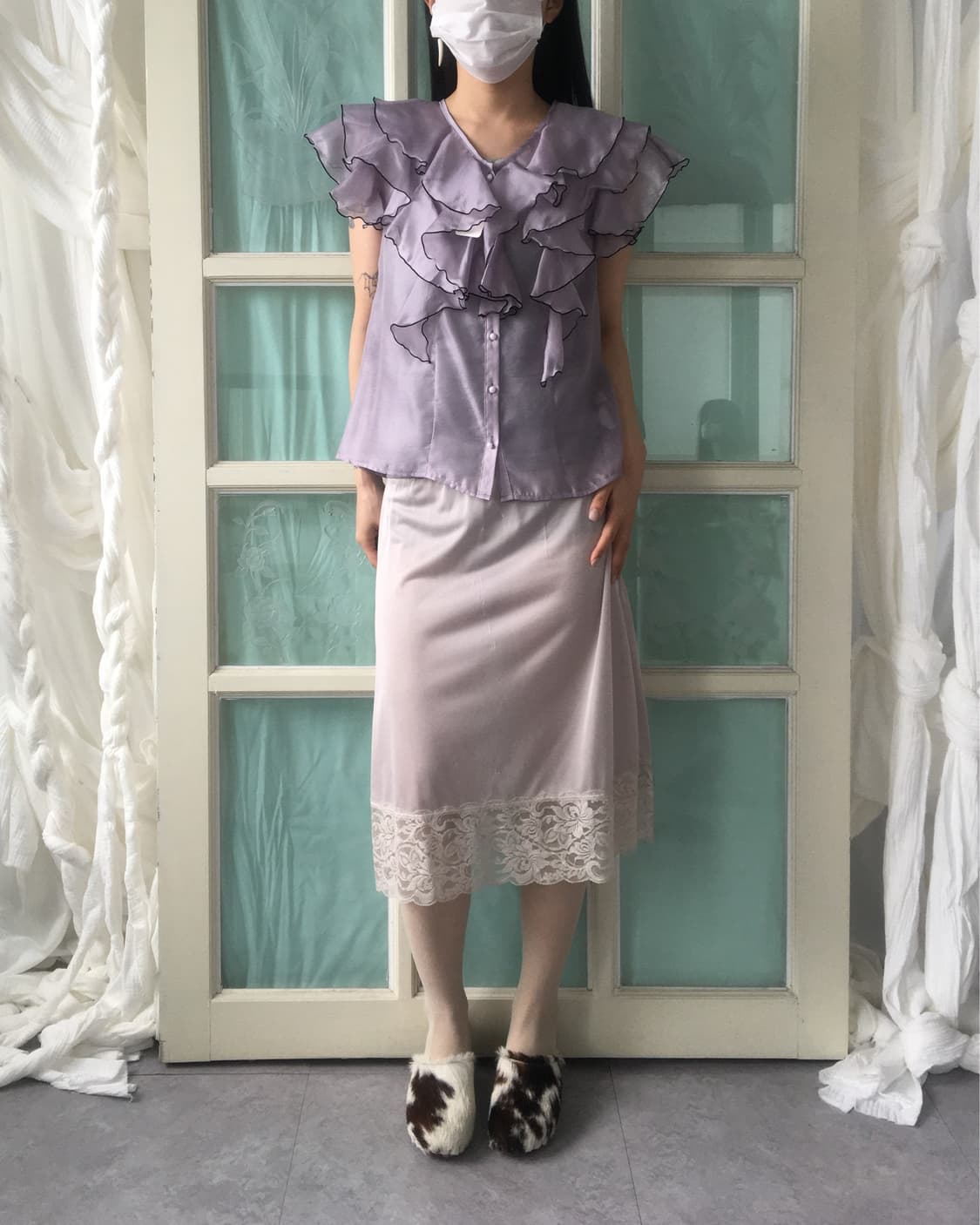Ruffle point glossy blouse 상품이미지6