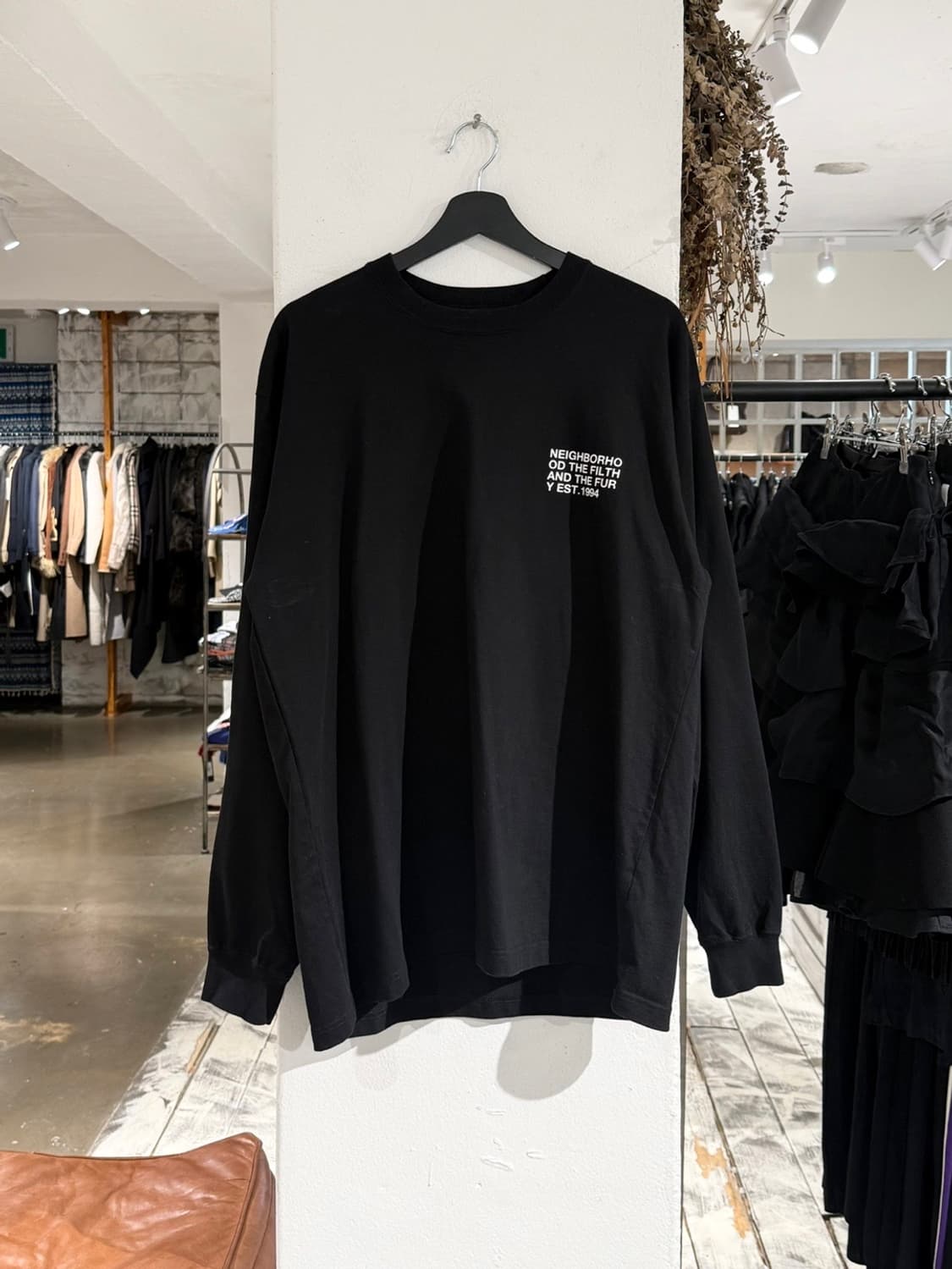 네이버후드 블랙 민트 레터링 롱 슬리브 티셔츠 상품이미지1