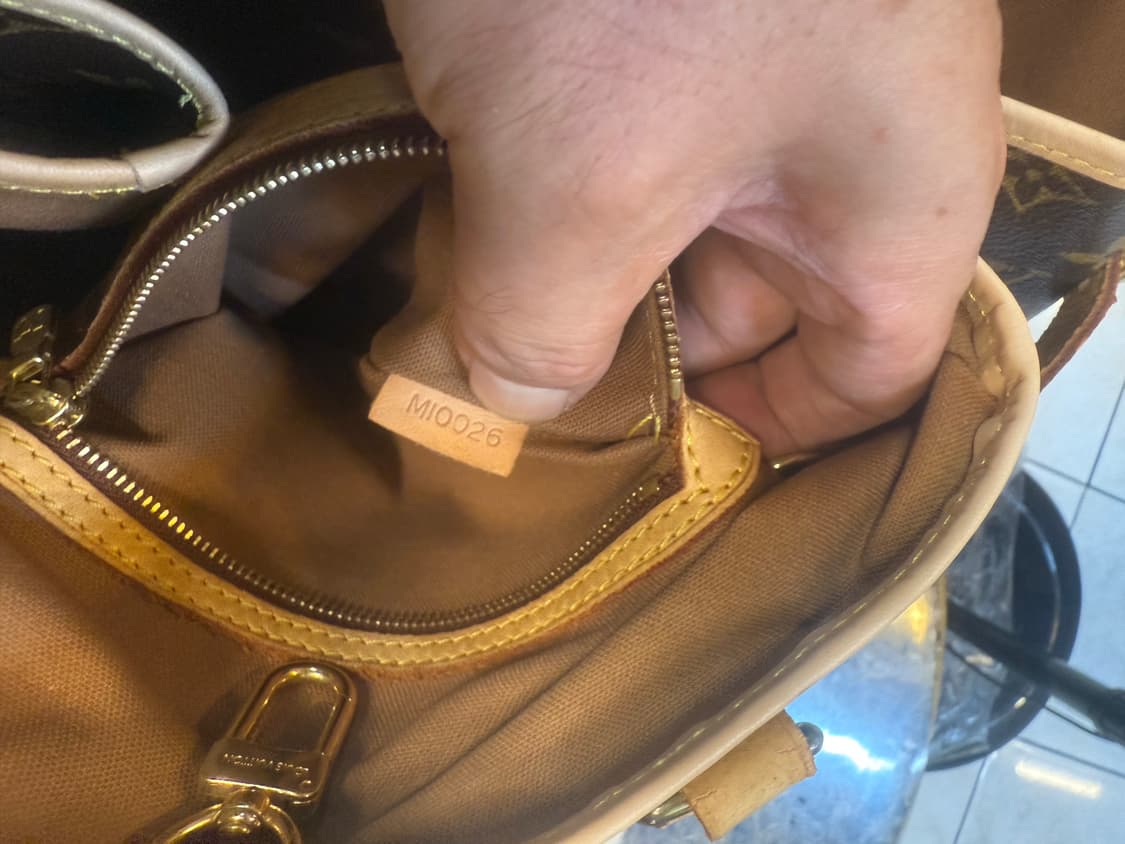 정품 루이비통 베티놀스 버티칼 숄더백 팝니다 상품이미지9