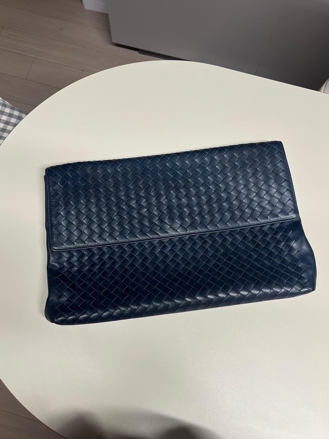 보테가 베네타 인트레치아토 클러치 딥블루 상품이미지1