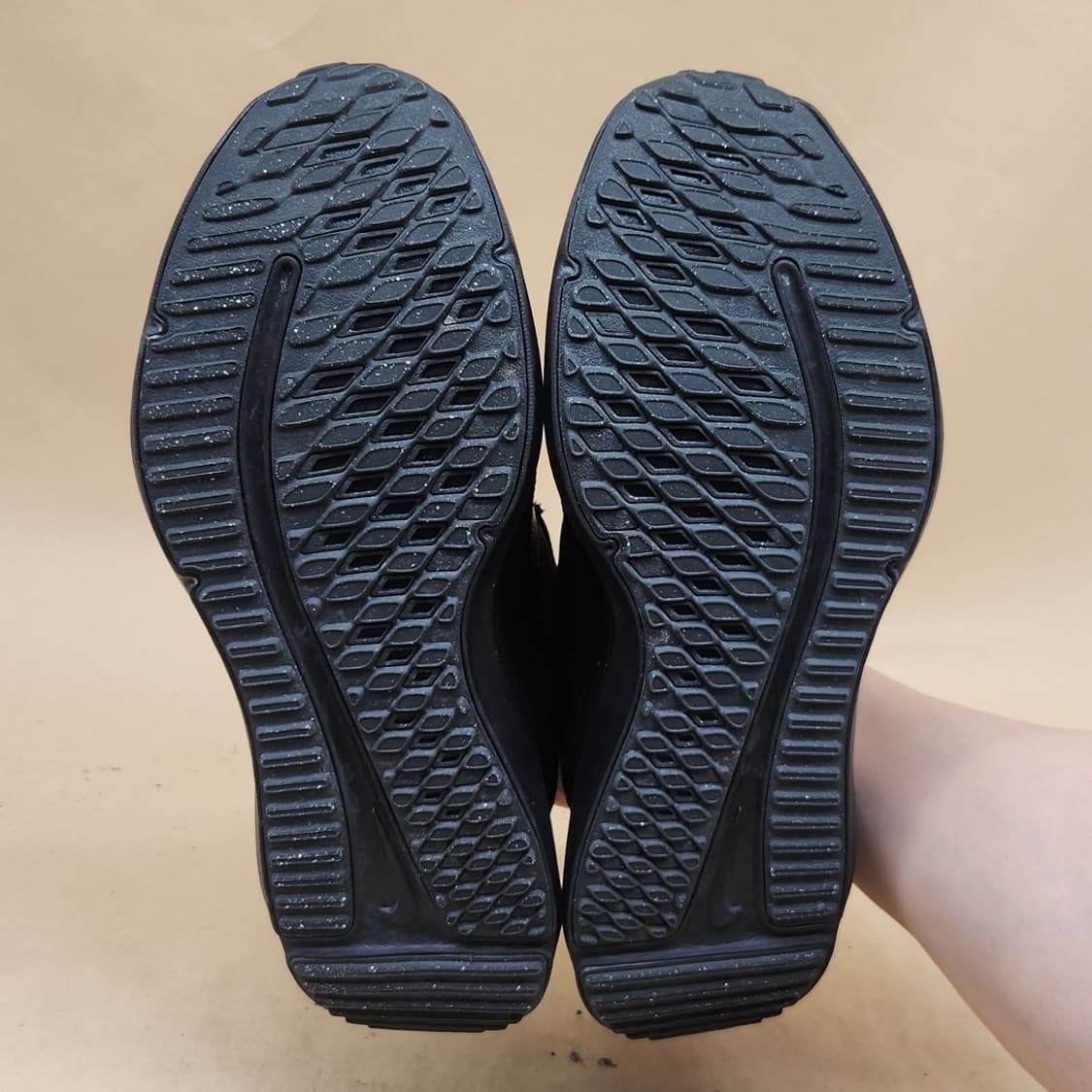 나이키 다운시프터12 올블랙250 상품이미지3