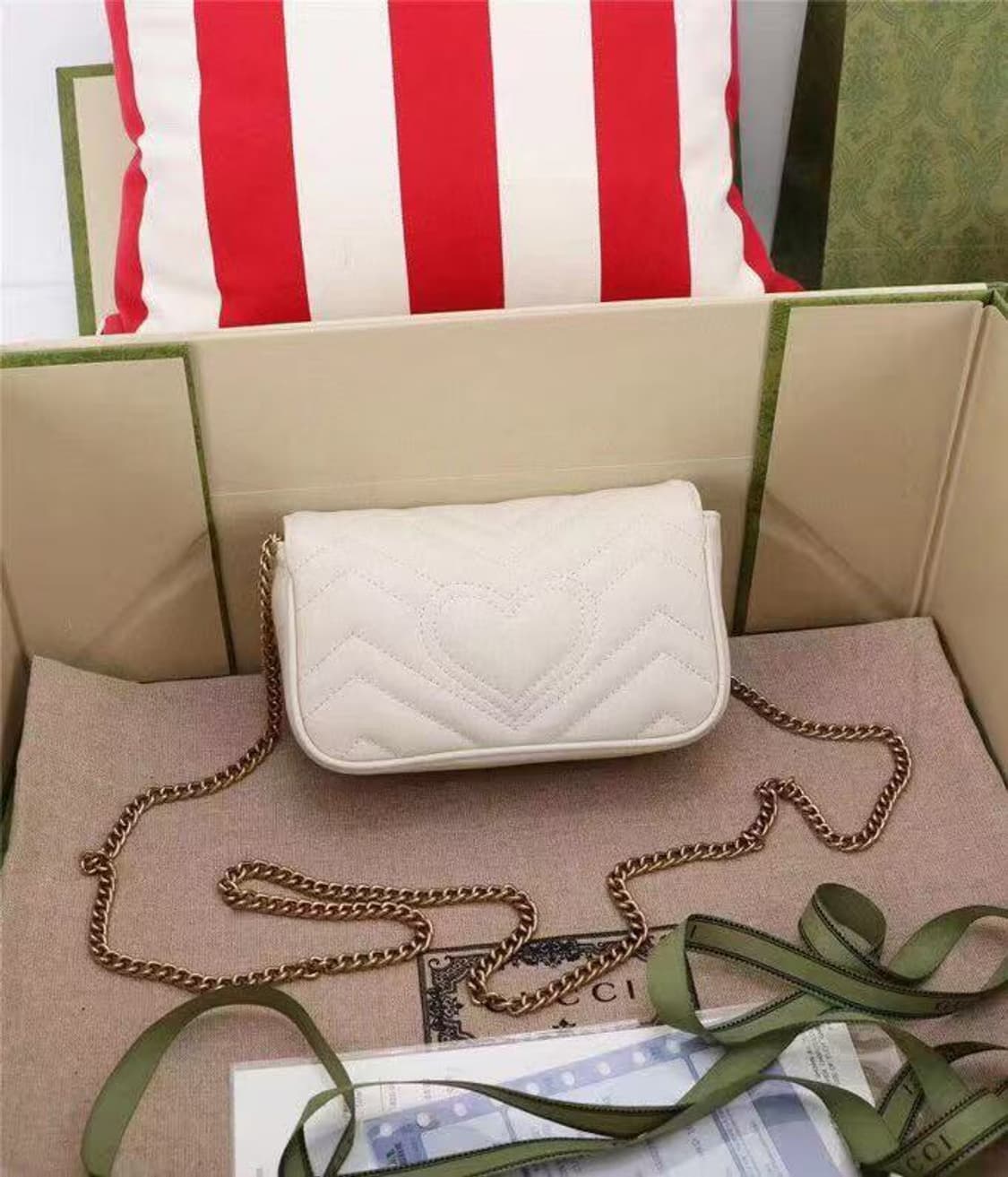 구찌 GG 마몽 마틀라세 슈퍼 미니백 화이트 상품이미지6