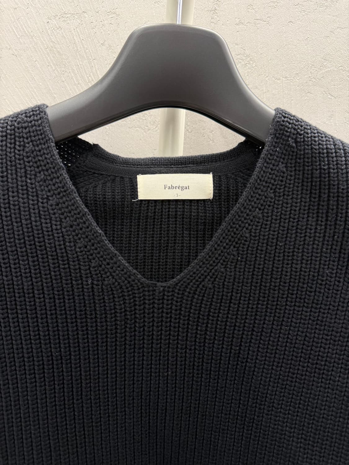 Fabregat 브이넥 니트 블랙 상품이미지3