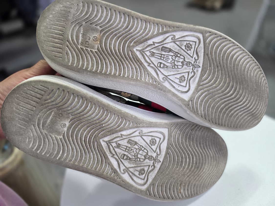 구찌 GG 수프림 꿀벌 에이스 스니커즈 상품이미지5